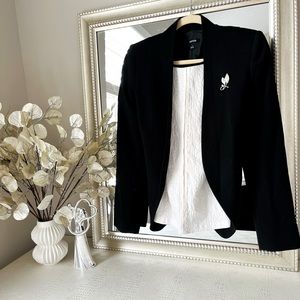 A beautiful white top made by Suzy Shier. Size small.